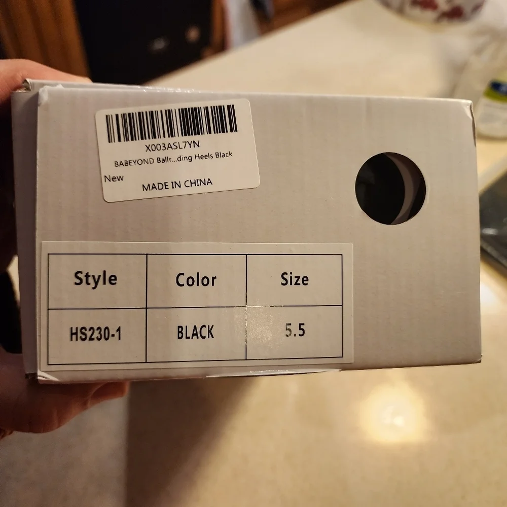 SH2- NIB BABEYOND Classic Black Ankle Strap Heels Sz 5.5 - Picture 3 of 4